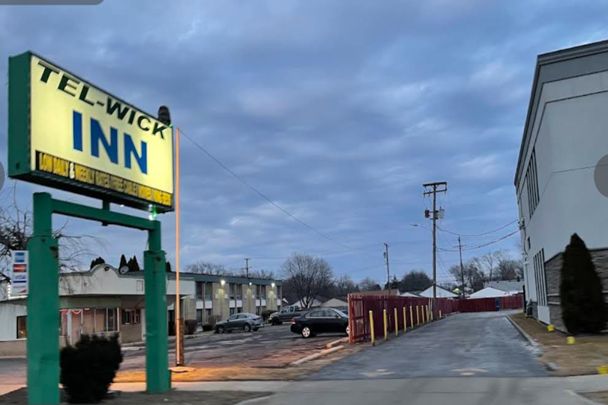 Front exterior and entrance of Tel Wick Inn DTW Taylor - Detroit